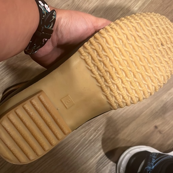 Like new Tommy Hilfiger boots - Picture 2 of 4